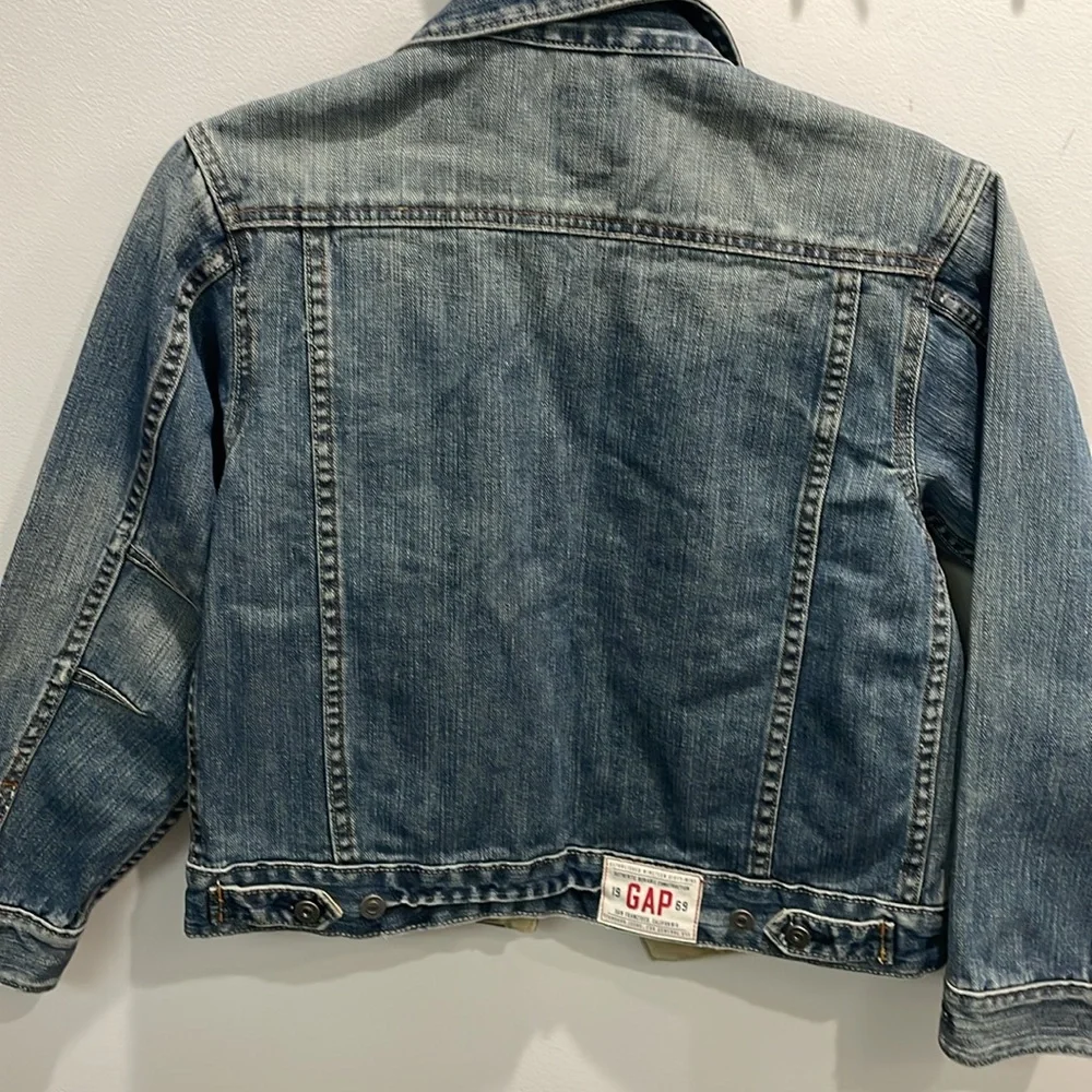 NWOT Gap kids distressed unisex denim jean school casual jacket. Size Large